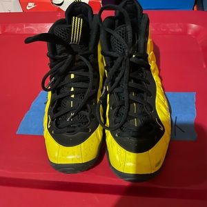 Boys Nike foamposite size 4.5